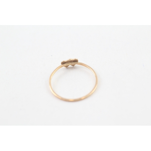 90 - 14ct gold double heart love ring (0.5g) Size  J 1/2