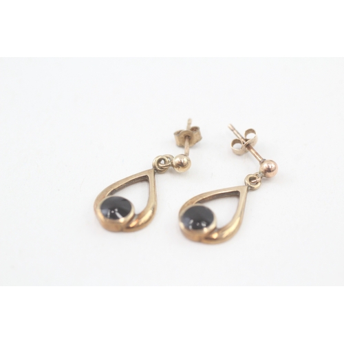 97 - 9ct gold Whitby Jet set teardrop earrings by C.W. Sellors (2.4g)