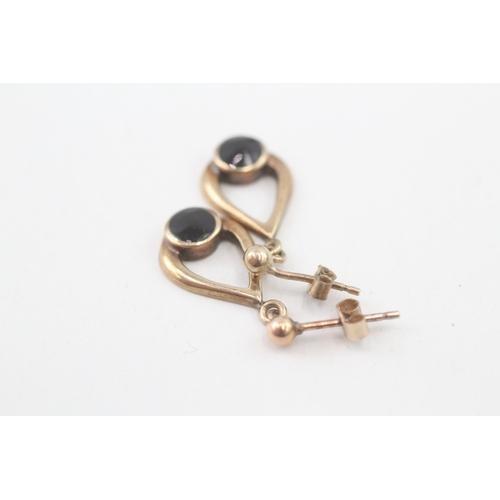 97 - 9ct gold Whitby Jet set teardrop earrings by C.W. Sellors (2.4g)