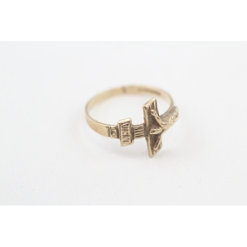 98 - 9ct gold Christian crucifix cross ring (1.4g) Size  L