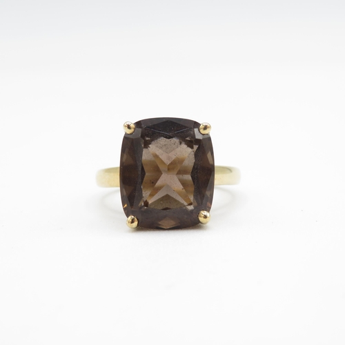 19 - 9ct gold smokey quartz dress ring (4.5g) Size  O 1/2