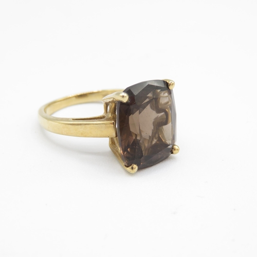 19 - 9ct gold smokey quartz dress ring (4.5g) Size  O 1/2