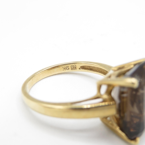 19 - 9ct gold smokey quartz dress ring (4.5g) Size  O 1/2