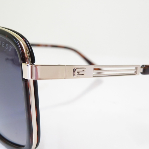 480 - 4 x Designer Sunglasses including Marc Jacobs / Tommy Hilfiger / Guess / Calvin Klein - All with Cas... 