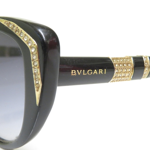 482 - 4 x Designer Sunglasses including Michael Kors / Bvlgari / Tommy Hilfiger / Marc Jacobs - All with C... 