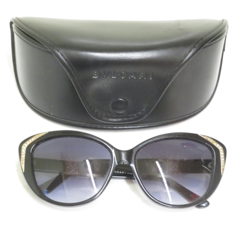 482 - 4 x Designer Sunglasses including Michael Kors / Bvlgari / Tommy Hilfiger / Marc Jacobs - All with C... 