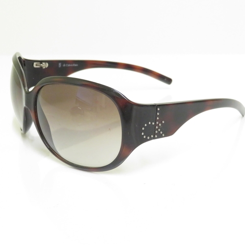 487 - 6 x Designer Sunglasses including Dolce & Gabbana / Calvin Klein / Jessica Simpson / Marc Jacobs / C... 