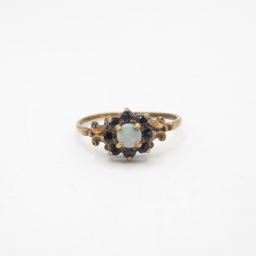 25 - 9ct gold vintage sapphire & opal cluster ring (1.6g) Size  O