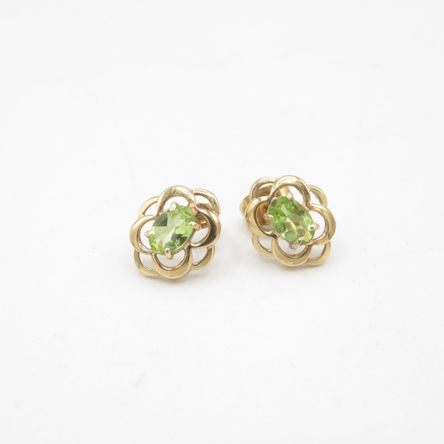 29 - 9ct gold peridot stud earrings with scroll backs (1.3g)