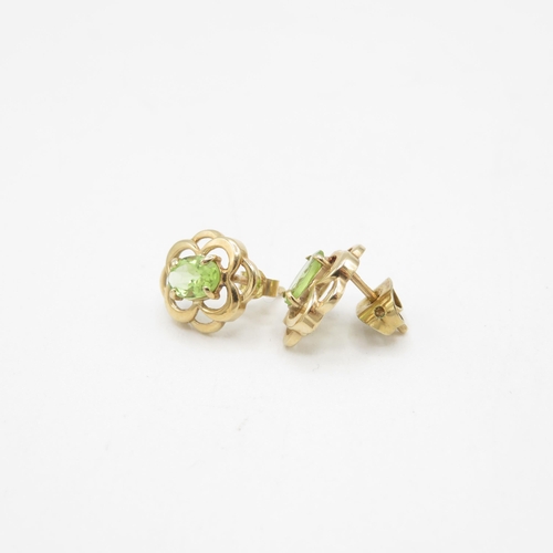 29 - 9ct gold peridot stud earrings with scroll backs (1.3g)