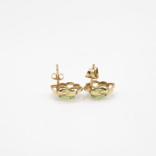 29 - 9ct gold peridot stud earrings with scroll backs (1.3g)