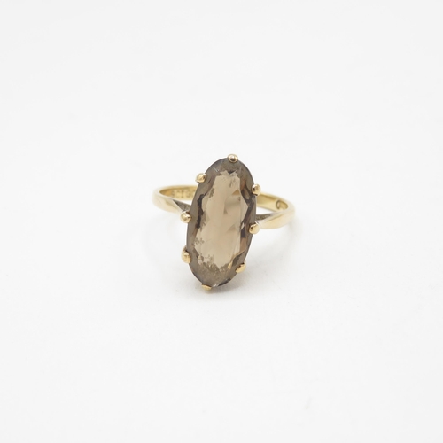 44 - 9ct gold vintage oval cut smokey quartz dress ring, claw set (3.3g) Size  O