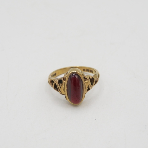 47 - 9ct gold cabochon cut garnet dress ring (3.2g) Size  L