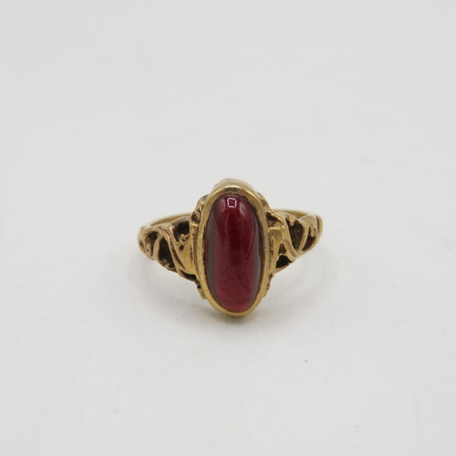 47 - 9ct gold cabochon cut garnet dress ring (3.2g) Size  L