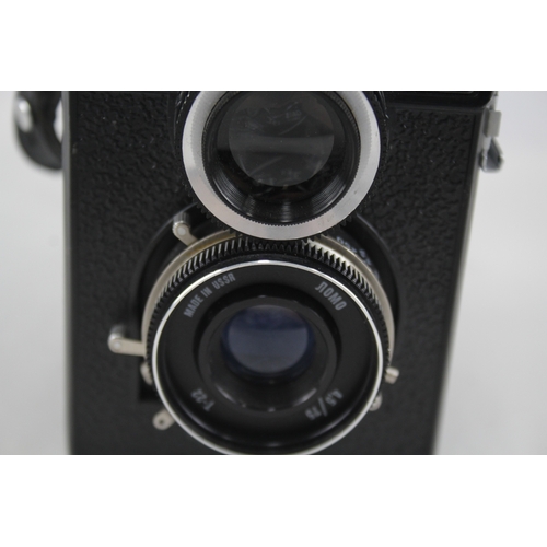 391 - Lomo Lubitel Universal 166 Twin Lens Camera Working