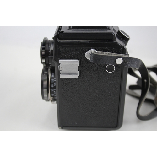 391 - Lomo Lubitel Universal 166 Twin Lens Camera Working