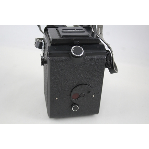 391 - Lomo Lubitel Universal 166 Twin Lens Camera Working