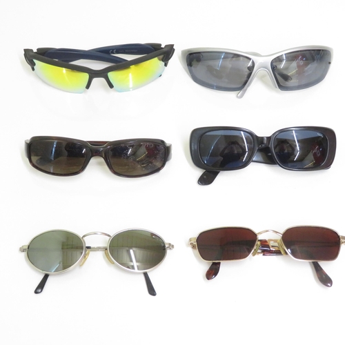 376 - 6 x Designer Sunglasses including  Oakley / Karrimor / Gucci / Polo / Ralph Lauren / Guess