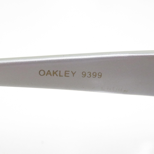 376 - 6 x Designer Sunglasses including  Oakley / Karrimor / Gucci / Polo / Ralph Lauren / Guess