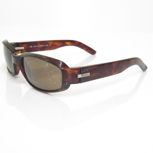 376 - 6 x Designer Sunglasses including  Oakley / Karrimor / Gucci / Polo / Ralph Lauren / Guess
