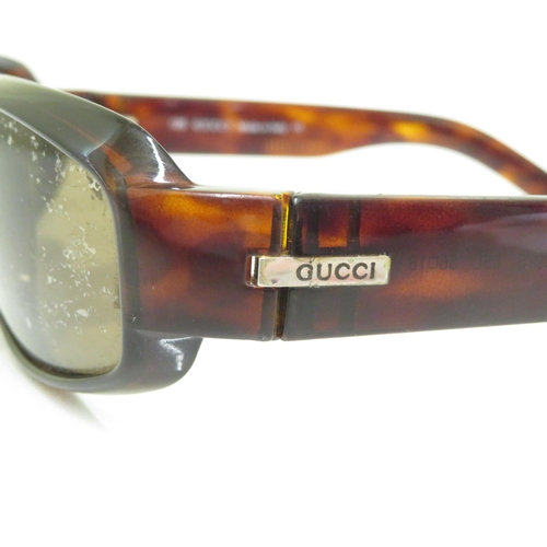 376 - 6 x Designer Sunglasses including  Oakley / Karrimor / Gucci / Polo / Ralph Lauren / Guess