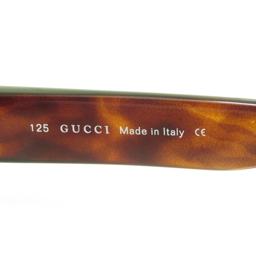 376 - 6 x Designer Sunglasses including  Oakley / Karrimor / Gucci / Polo / Ralph Lauren / Guess