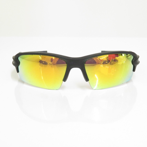 376 - 6 x Designer Sunglasses including  Oakley / Karrimor / Gucci / Polo / Ralph Lauren / Guess