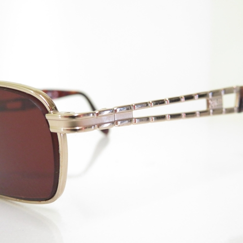 376 - 6 x Designer Sunglasses including  Oakley / Karrimor / Gucci / Polo / Ralph Lauren / Guess