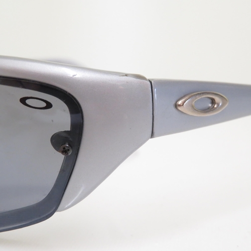 376 - 6 x Designer Sunglasses including  Oakley / Karrimor / Gucci / Polo / Ralph Lauren / Guess