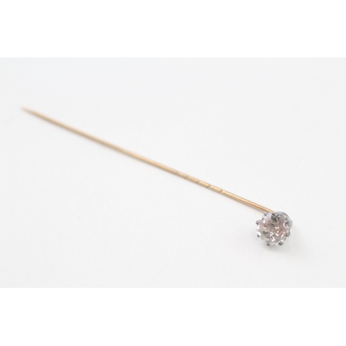 101 - 9ct gold antique paste single stone stick pin (1.1g)