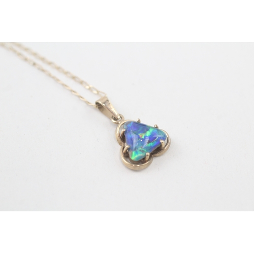 114 - 9ct gold opal triplet pendant necklace (1.7g)