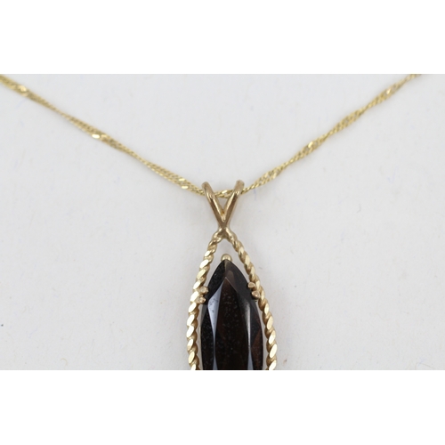 22 - 9ct gold marquise cut smokey quartz pendant necklace (3g)