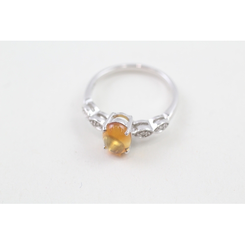 29 - 9ct white gold oval cabochon citrine single stone ring (2.4g) Size  O