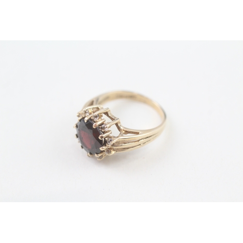 36 - 9ct gold vintage garnet & white gemstone dress ring (3.8g) Size  N