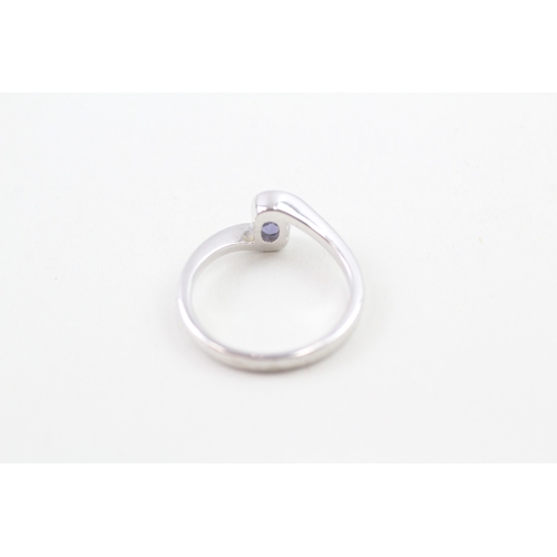 42 - 9ct white gold iolite single stone twist ring (3.1g) Size  N