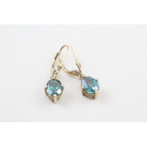 52 - 9ct gold green gemstone drop earrings (2g)