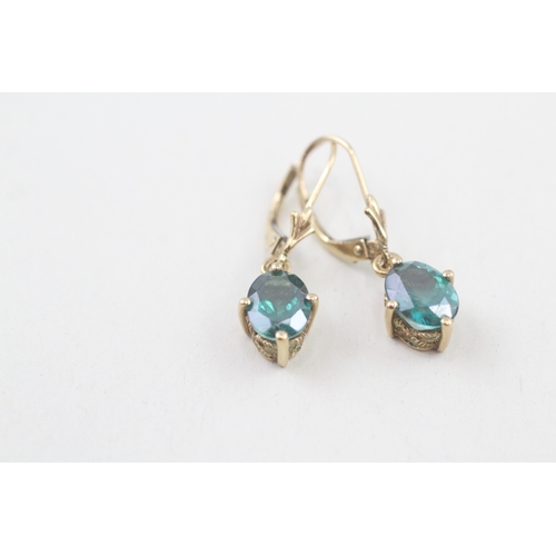 52 - 9ct gold green gemstone drop earrings (2g)