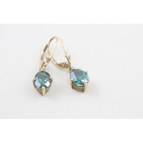 52 - 9ct gold green gemstone drop earrings (2g)