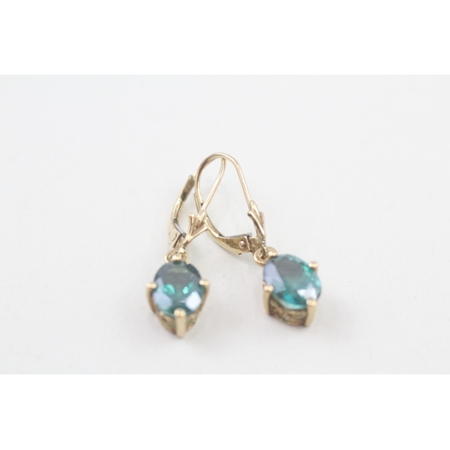 52 - 9ct gold green gemstone drop earrings (2g)