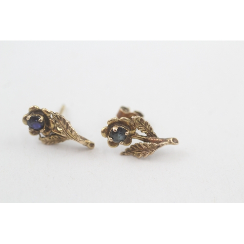 57 - 9ct gold sapphire floral earrings (1.2g)