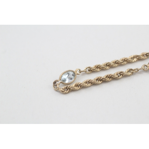 62 - 9ct gold topaz twisted link bracelet (1.8g)