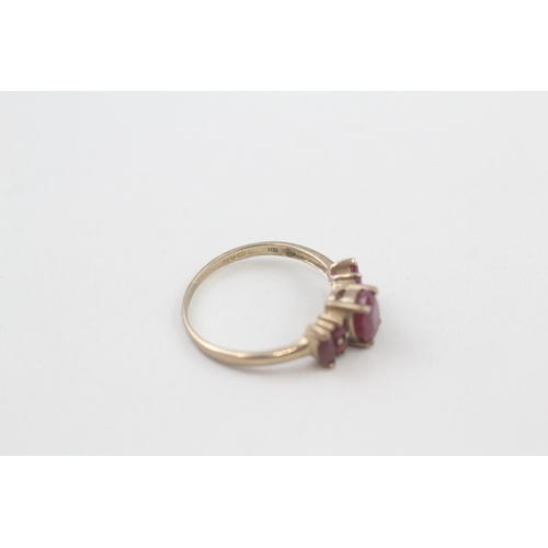 67 - 9ct gold ruby dress ring, claw set (2g) Size  O