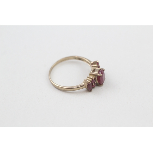 67 - 9ct gold ruby dress ring, claw set (2g) Size  O