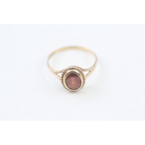 76 - 9ct gold vintage garnet dress ring (1.5g) Size  O