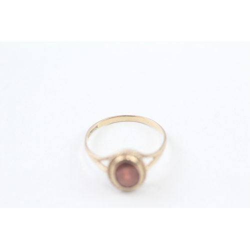 76 - 9ct gold vintage garnet dress ring (1.5g) Size  O