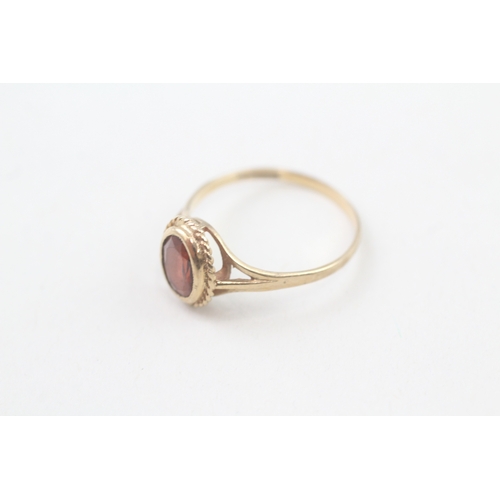 76 - 9ct gold vintage garnet dress ring (1.5g) Size  O