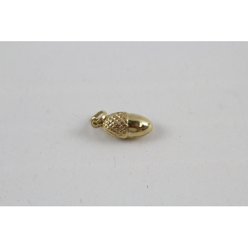 8 - 9ct gold acorn charm (0.7g)