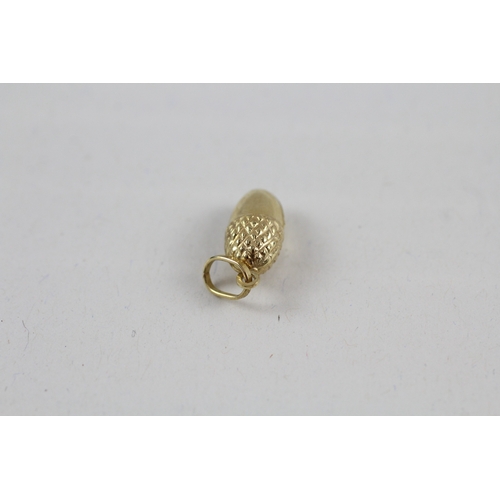 8 - 9ct gold acorn charm (0.7g)