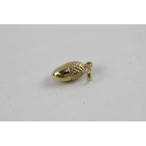 8 - 9ct gold acorn charm (0.7g)