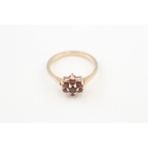 81 - 9ct gold vintage garnet cluster ring (1.8g) Size  K